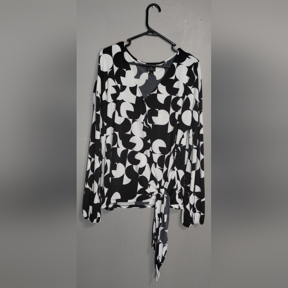 Worthington Black and White Geometric Women's Top Size (XL)